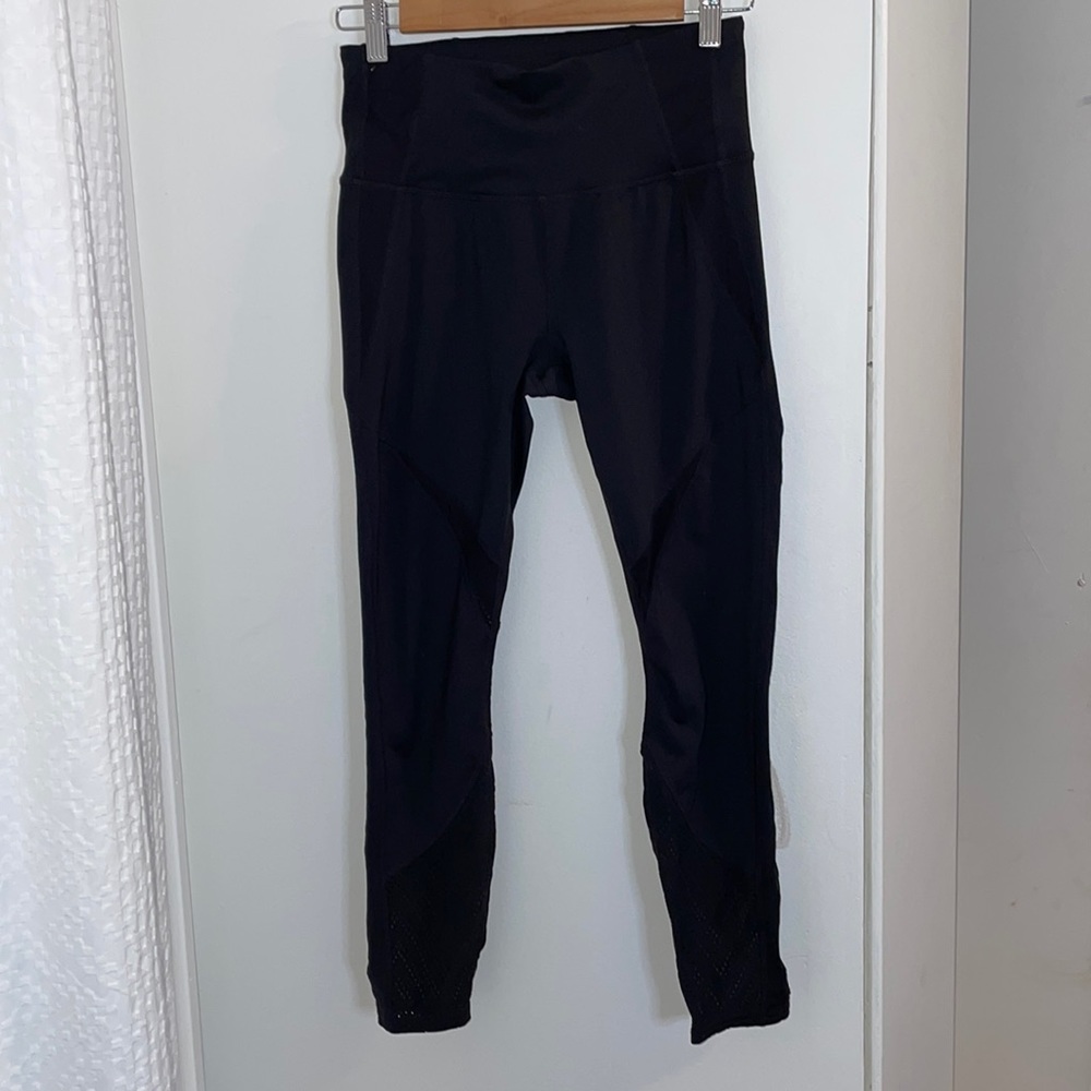 Athleta Black Sautation Legging Mesh Detail Sz Small